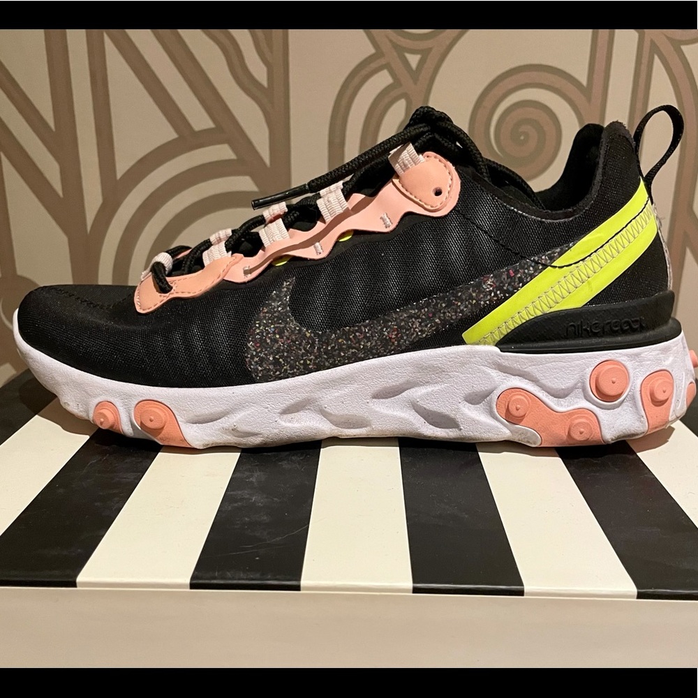 Nike Women’s Size 8 React Element